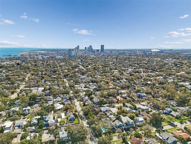 Building Photo - 344 21st Ave NE