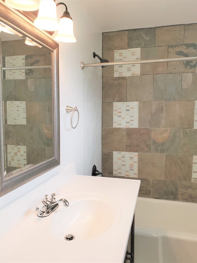 Building Photo - AMAZING 3 BED, 2 BATH Plus Study MILLERS ADDITION NW OKC