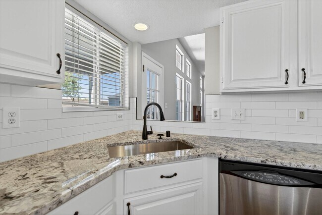 Building Photo - 2413 Agua Fria Dr NE