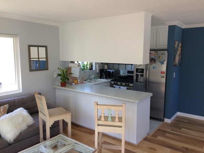 Kitchen counter - 131 14th St