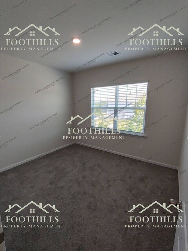 Building Photo - 102 Fancy Trl