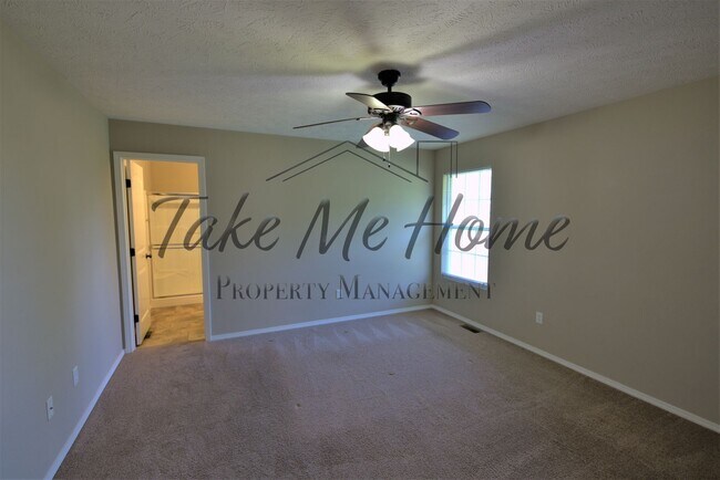 Building Photo - 3 Bedroom in Ozark!