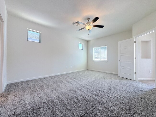 Building Photo - East El Paso 4 bed 2 Bath Refrig A/C!