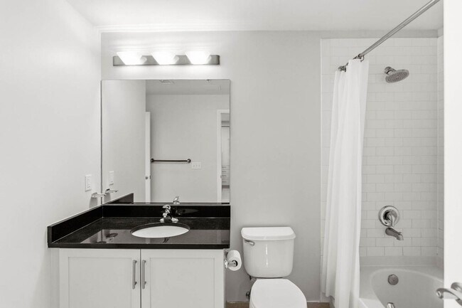 Building Photo - Mt Vernon Square Condo | 1 Bed | 1 Bath | 700 Sf | Private Balcony