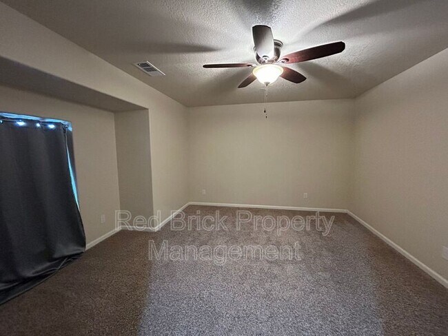 Building Photo - 3665 Venice Ave