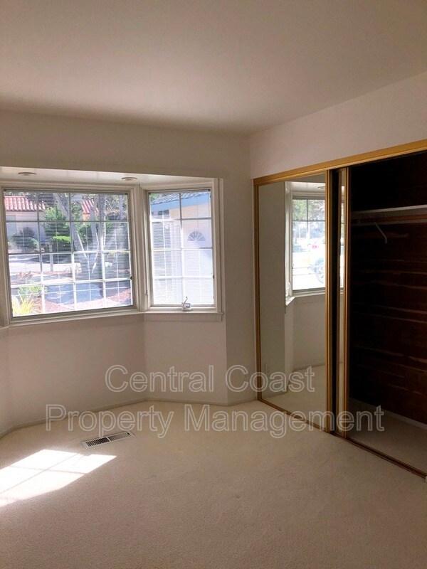 Building Photo - 2884 Sloat Rd