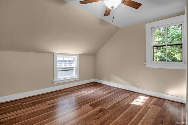 Building Photo - 368 Oakwood Ave