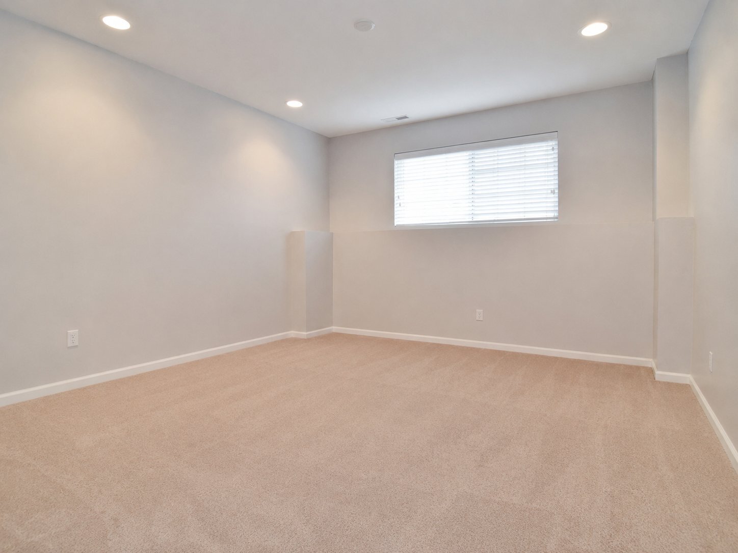 Building Photo - 1641 Dogwood Ln
