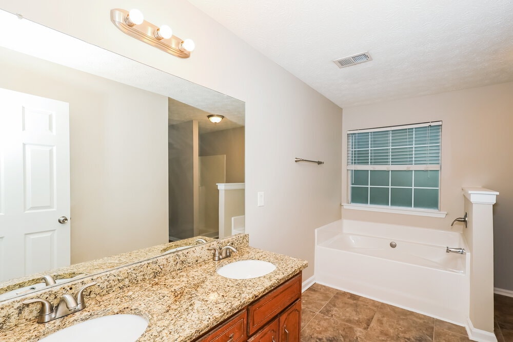 Building Photo - 5599 Rock Shoals Way