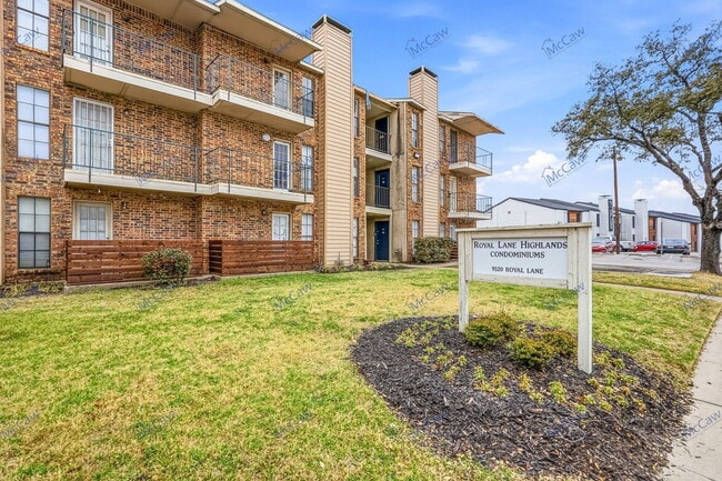 Building Photo - 9520 Royal Ln