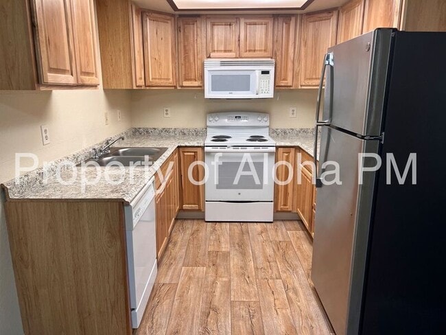 Building Photo - 10490 W Seneca Dr
