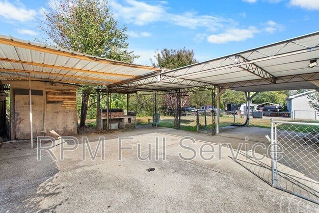 Building Photo - 465 Clearwater Dr