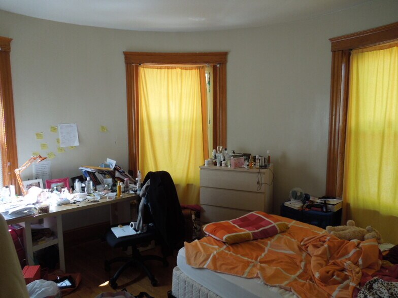 Building Photo - 132 Glenville Ave