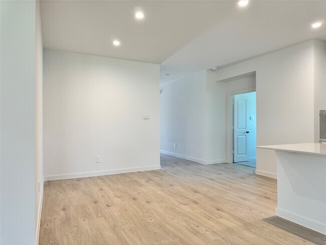 Building Photo - 30434 Canterbury Fields Dr