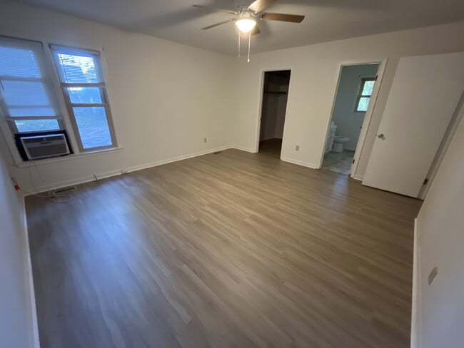 Building Photo - Location is Everything! Close to Downtown and all that it has to offer! Shopping, Restaurants, Pa...