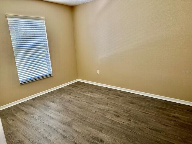 Building Photo - 536 Lakeview Dr