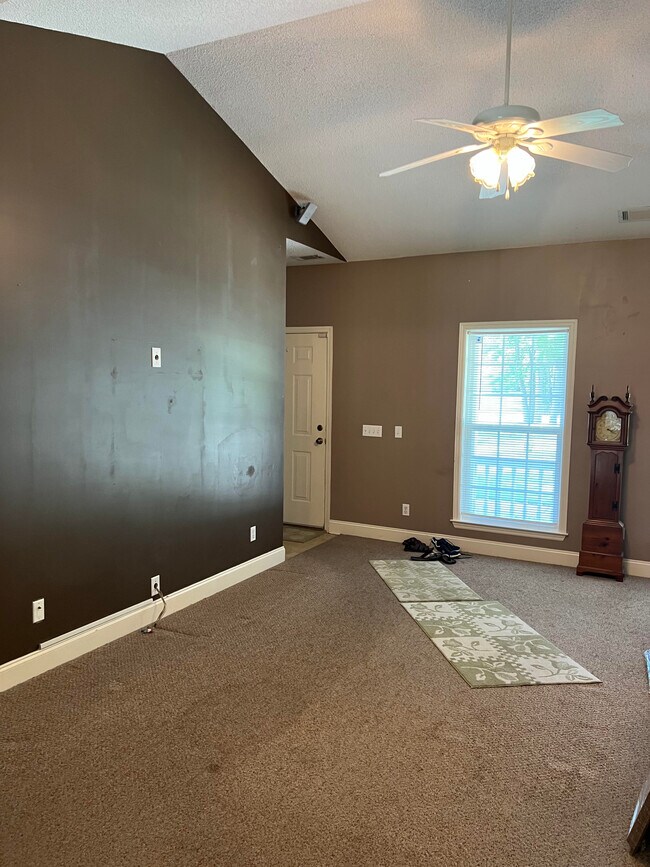 Building Photo - 28 Azalea Ave