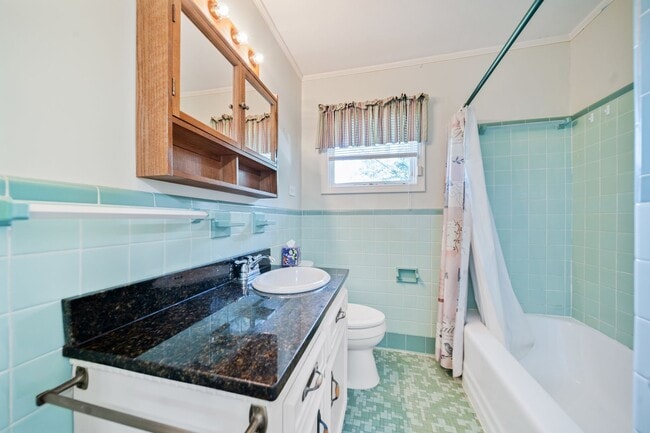 Building Photo - Cozy 4-Bedroom 2 bath home. MOVE -IN BY 1/31 AND RECEIVE HALF OFF FIRST MONTH'S RENT!!!!!!!