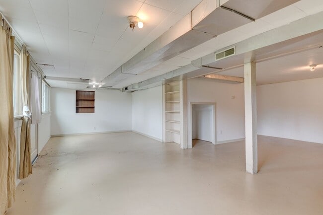 Building Photo - 3 Bedroom 2 Bath Home near Heart of Oak Ha...