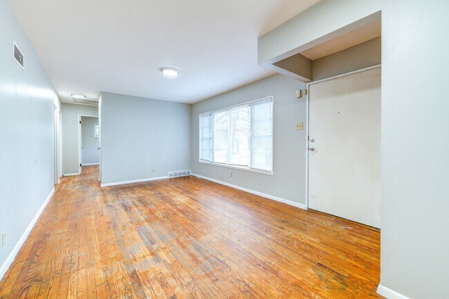 Building Photo - Charming Mid-Century Home with Basement and Fenced Backyard!