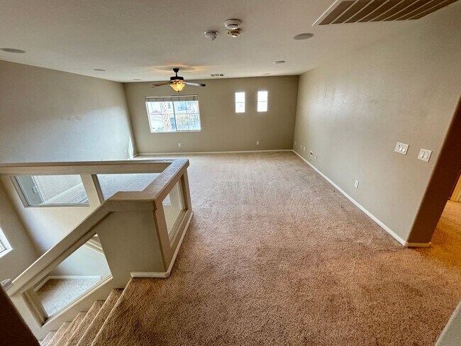 Building Photo - Beautiful two-story home with 4Bed /2.5Bath w Loft located in Henderson Nevada! Make the Move for...