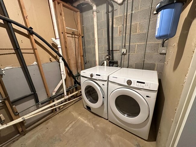 Building Photo - 7 Misty Creek Ct