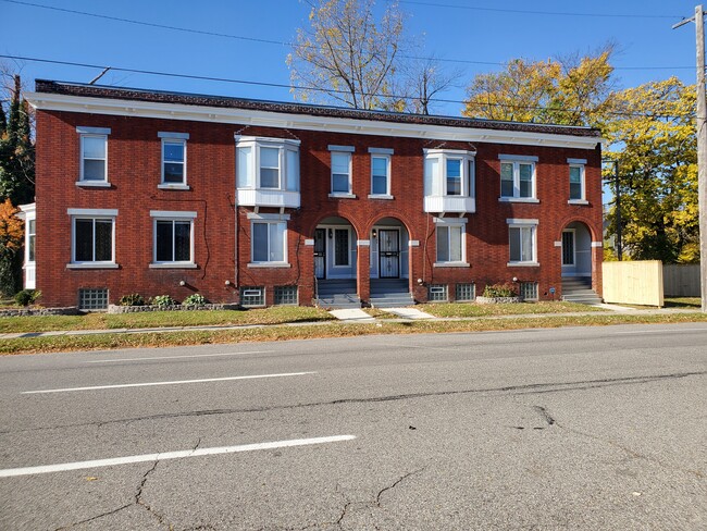 front of apartment unit - 11507 John R St