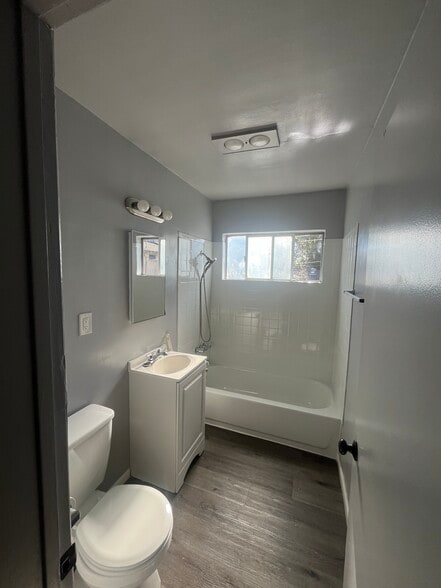 Building Photo - 2500, 2506 E Spaulding Ave.