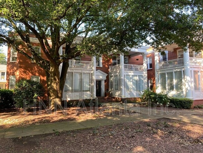Building Photo - 872 Briarcliff Rd