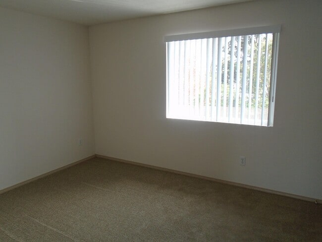 Building Photo - 170 N 7th St