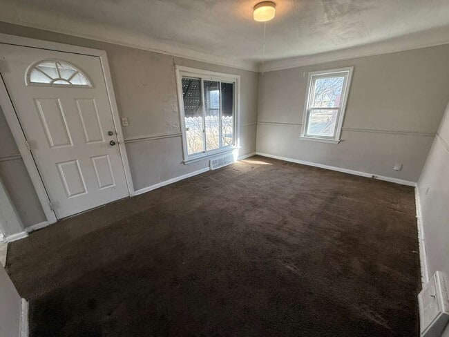 Building Photo - 2-BED, 1 BATH BEAUTIFUL SINGLE- FAMILY HOME IN MAPLE HEIGHTS!