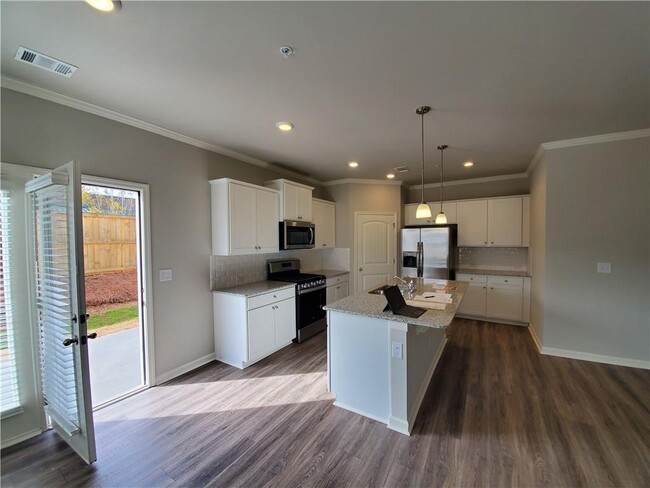 Building Photo - 763 Woodstock Grove Dr