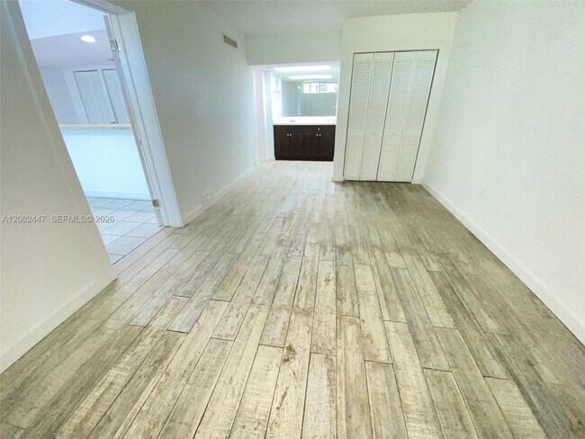 Building Photo - 6414 Miami Lakes Dr