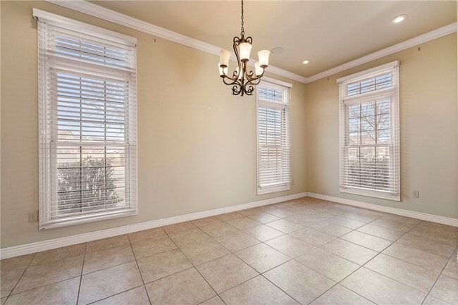 Building Photo - 2700 S Everest Ave