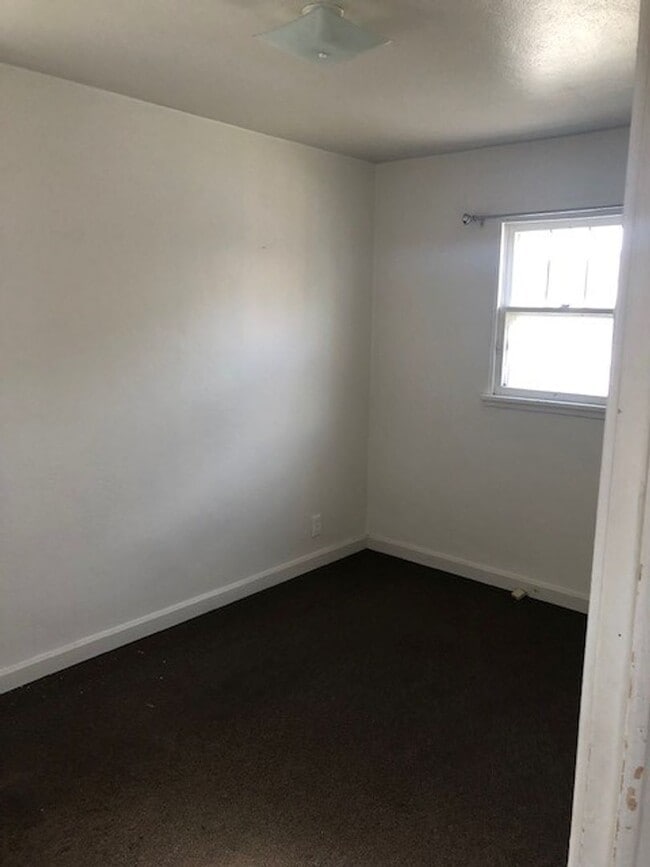 Building Photo - 417 S 2nd St