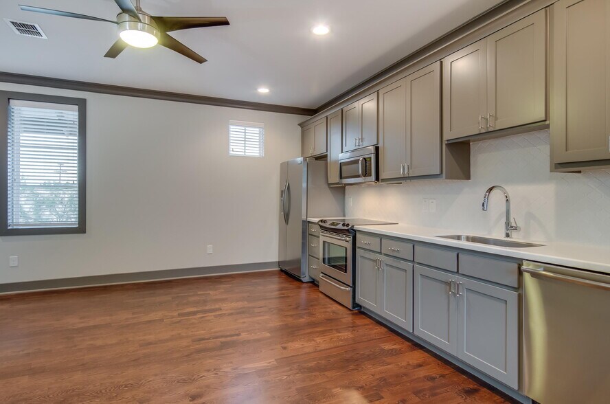 Building Photo - 516 E Ashby Pl