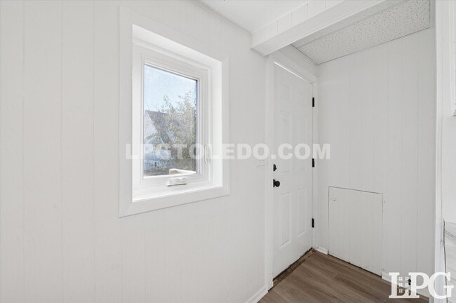 Building Photo - 4013 Caroline Ave