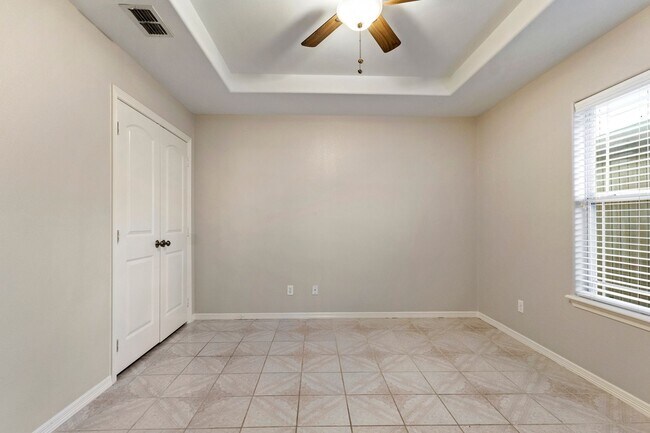 Building Photo - 3 Bed/2.5 Bath/2 Car Garage off Bass Blvd. in Harlingen