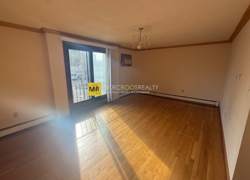 Primary Photo - 1030 Bennington St
