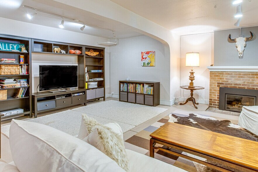 Building Photo - 757 Clayton St