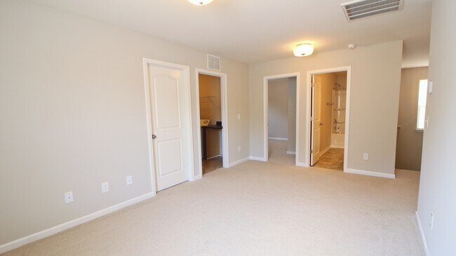 Building Photo - 3/2.5 House with Fenced-In yard and GORGEOUS interior!