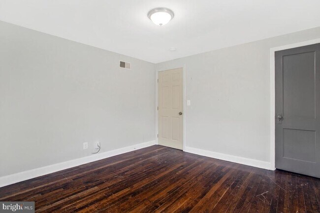 Building Photo - 509 Denham Rd