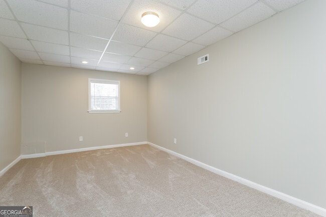 Building Photo - 219 Hampton Dr