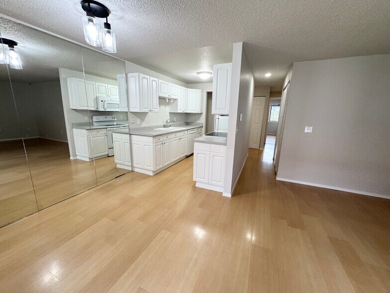 Building Photo - 15705 NE 18th St