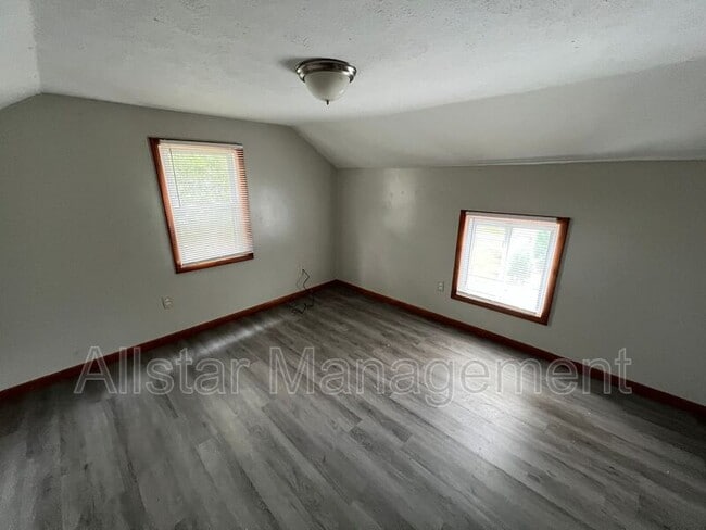 Building Photo - 825 W Highland Ave