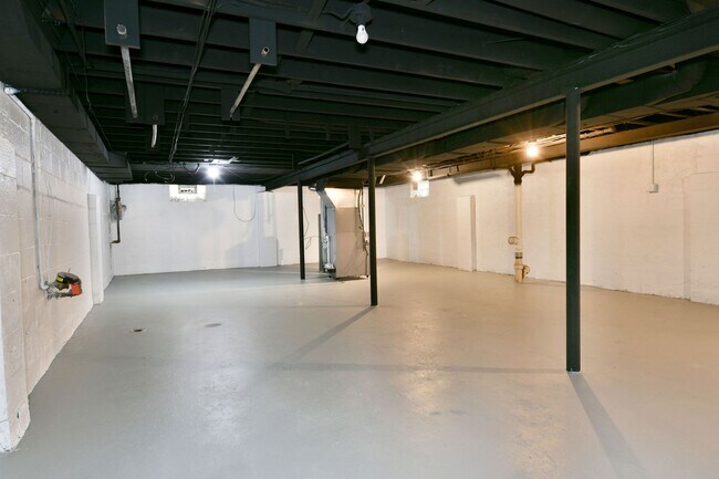 Building Photo - House for RENT in Girard!