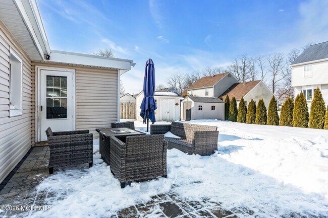 Building Photo - 105 Center St