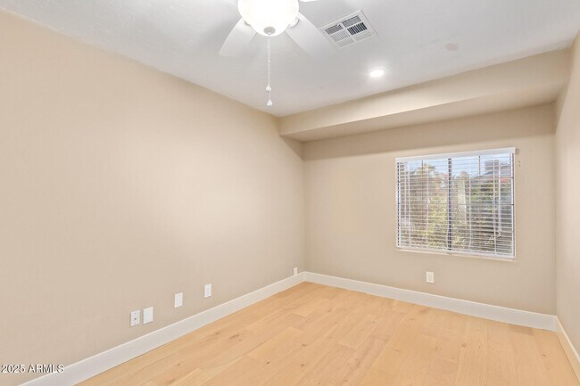 Building Photo - 15457 N 63rd St