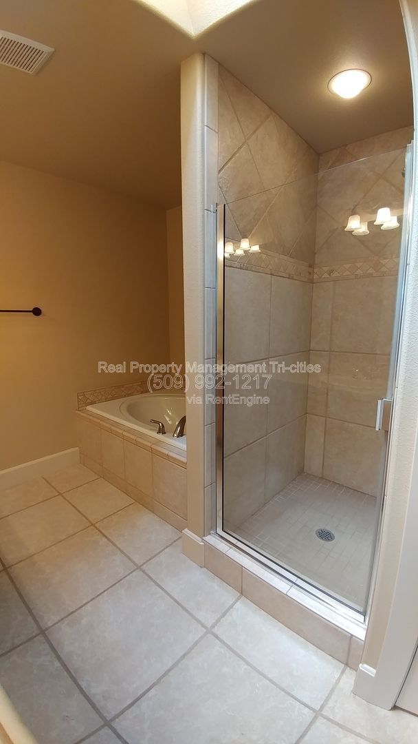 Building Photo - 459 Columbia Point Dr