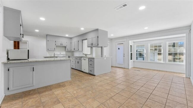 Building Photo - 5748 N Graham Rd